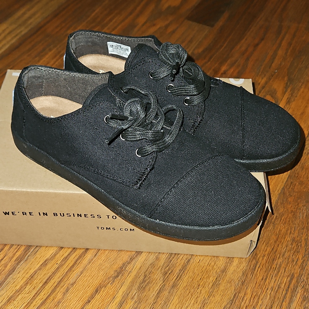 TOMS Solid Black Canvas Lace Up Sneakers